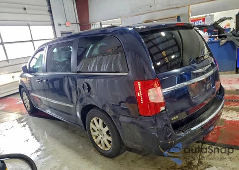 2015 Chrysler Town & Country Touring z USA, uszkodzony, nr VIN 2C4RC1BG3FR739926